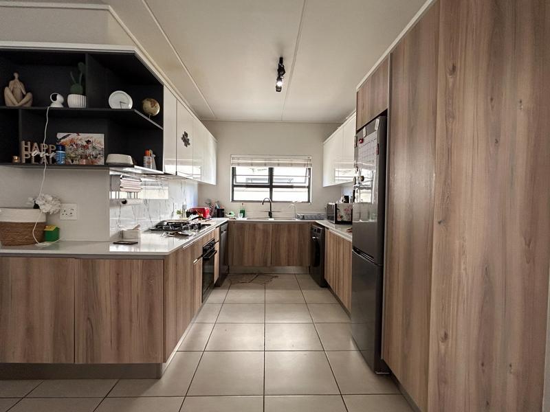 To Let 3 Bedroom Property for Rent in Sandown Western Cape